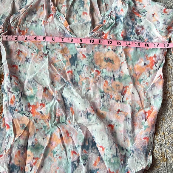Velvet By Graham & Spencer 3/4 Sleeve Floral Blouse - Picture 4 of 9